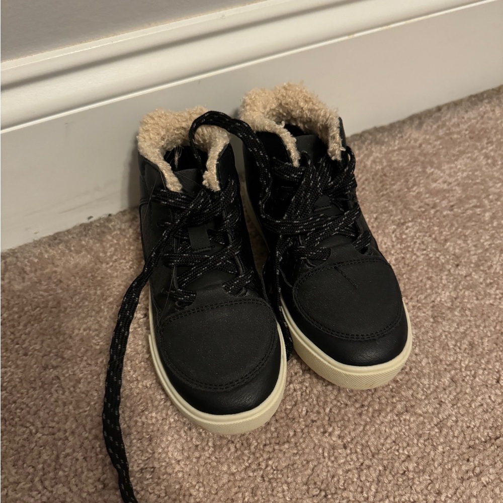 Oshkosh Black Faux Fur boots
